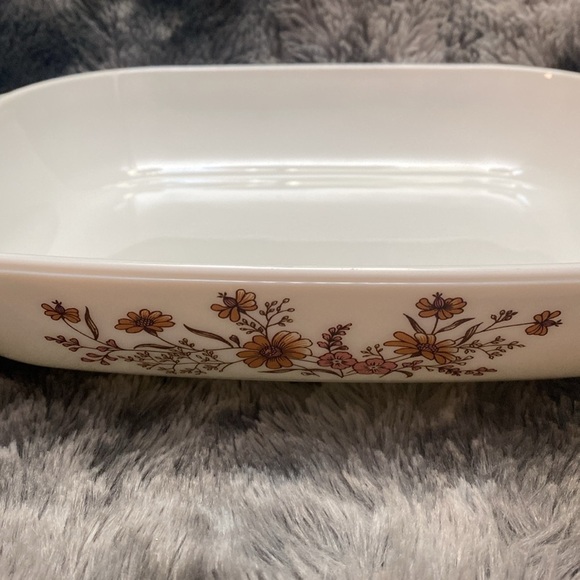 Country Autumn / Woodland Pyrex
OBLONG Casserole,
Wildflower - Picture 2 of 16